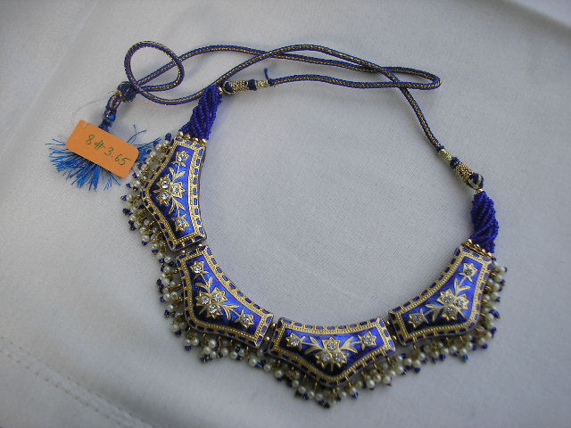 Item Code:M06101  Price Rs. 650/-  Status: available