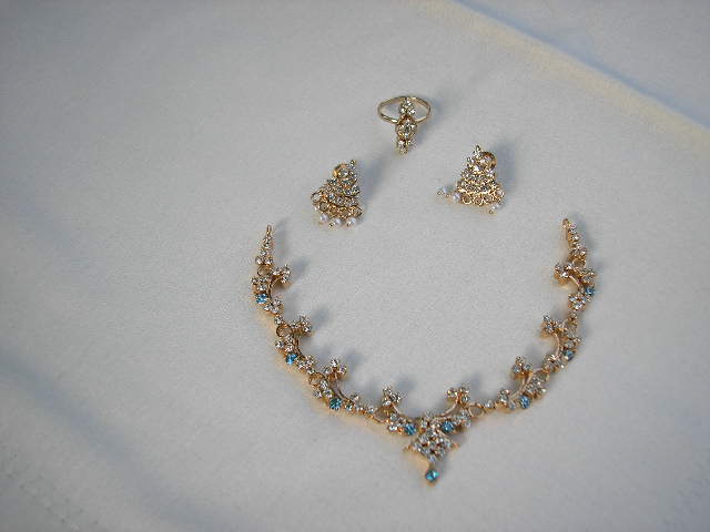 Item Code:M06102  Price Rs. 650/-  Status: available